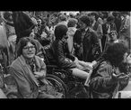 Menschen mit Behinderung stehen für ihre Rechte ein: erste Demonstration von Menschen mit Behinderung in Bern, 1979 Foto: Schweizerisches Sozialarchiv