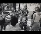 Beteiligung von Menschen mit Behinderung und der Berner Geschäftsleitung von Pro Infirmis am Berner Lauffest, 1990. Foto : Archiv Pro Infirmis