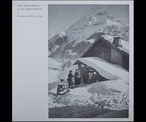 Bild und Bildlegende aus einem Pro Infirmis-Jahresbericht aus der Mitte der 1930er Jahre. Das Bild zeigt eine Fürsorgerin, die eine Familie in einer verschneiten Berglandschaft aufsucht. Die damalige Legende erläutert: «Auf Aussendienst in der Innerschweiz.»
