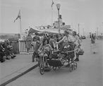 Teilnehmerinnen an einem Schiffsausflug für Menschen mit Behinderung auf dem Zürisee, 1945. Foto: Björn Eric Lindroos